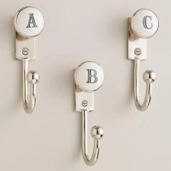 Vintage inspired monogram letter "T" metal hook - Picture 3 of 3